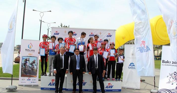 "Bakı 2015"ə dəstək aksiyası keçirildi